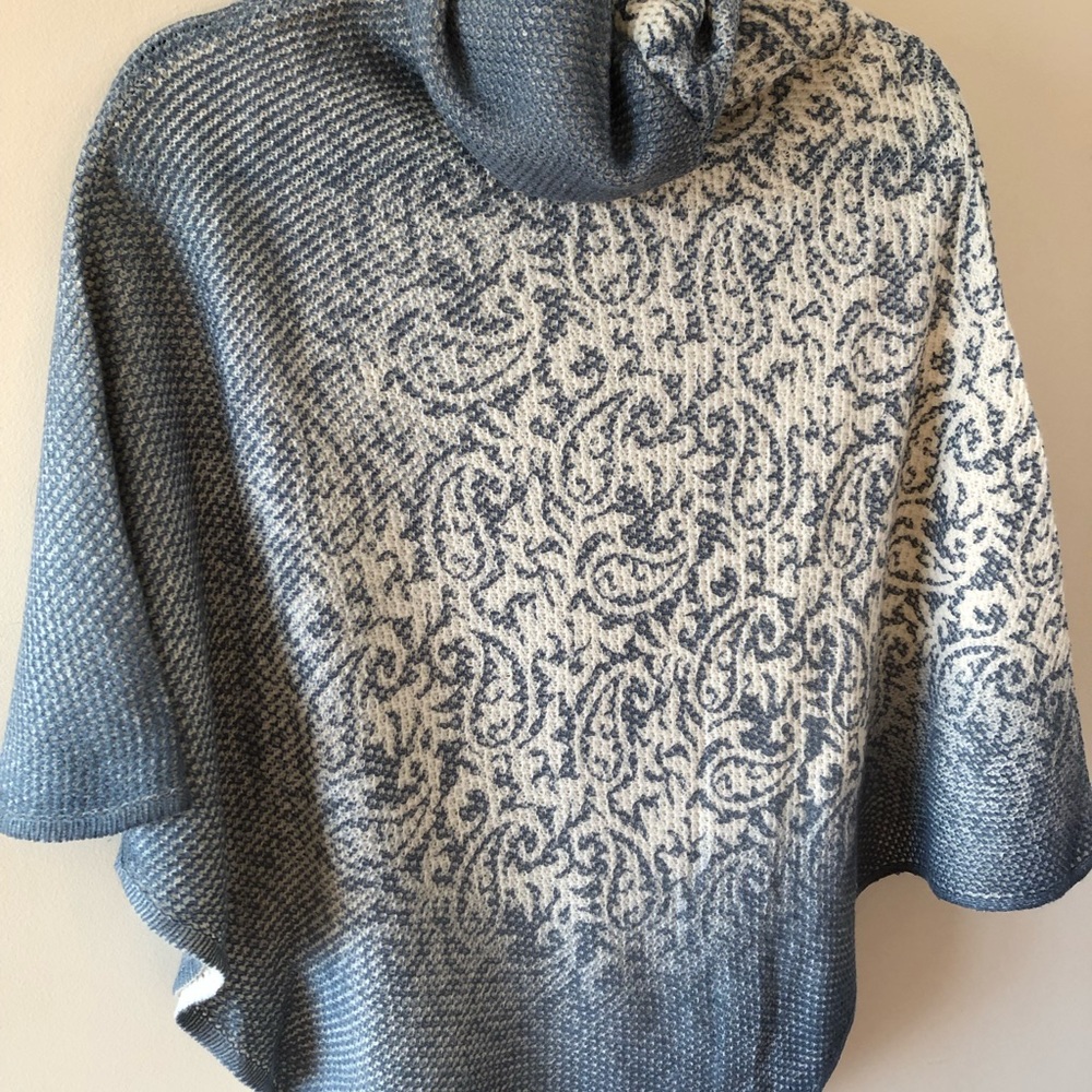Poncho - Picture 2 of 3